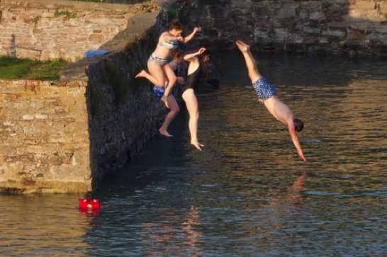 24 July 2021 - 19-54-49
No explanation required. Good old fashioned holiday fun on the Kingswear shore
-------------------
Holiday fun on the river Dart
